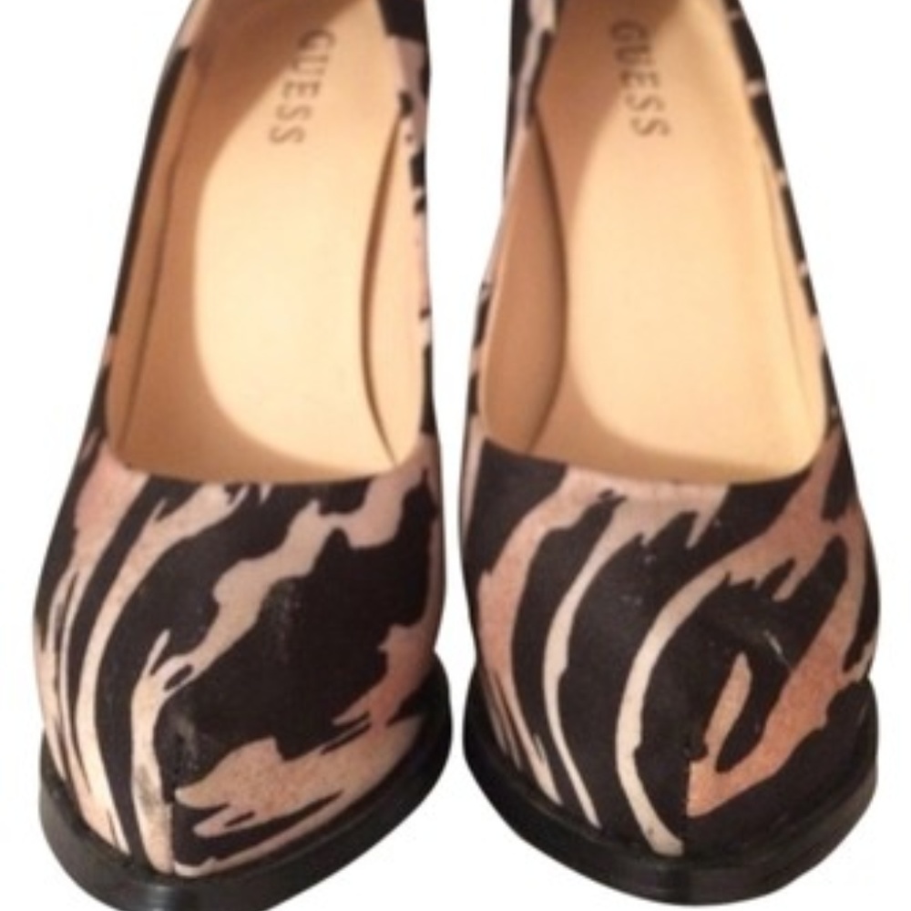 Women's Guess GWAMAZED2 Size 7 Animal Print